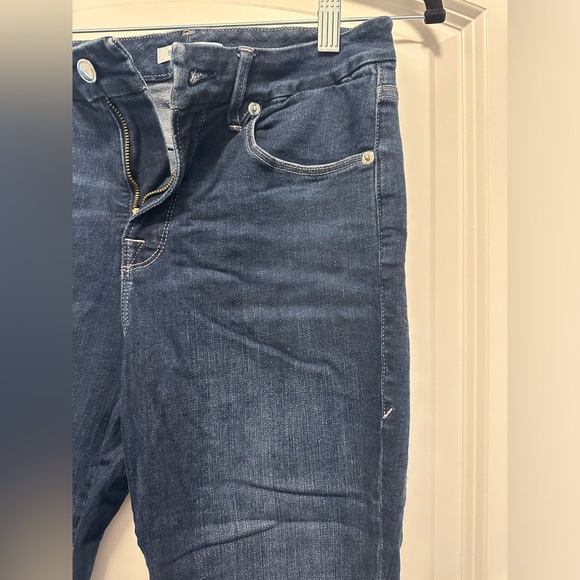GOOD AMERICAN GOOD LEGS CROP JEANS - Picture 3 of 8